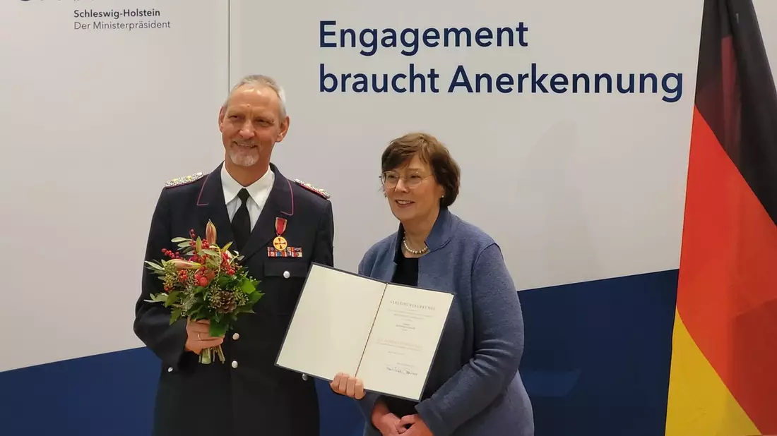 FW-PLÖ: Die Feuerwehren des Kreis Plön gratulieren Manfred Stender zu besonderer Ehrung - Bild: presseportal.de