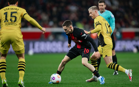 Jubelsprint zum Trainer. - Foto: Marius Becker/dpa