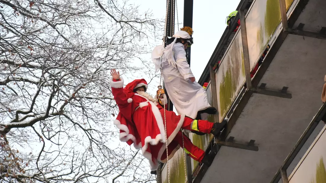 FW-PI: Höhenrettungsgruppe von Feuerwehr und THW Pinneberg überrascht jungen Krankenhauspatienten - Bild: presseportal.de