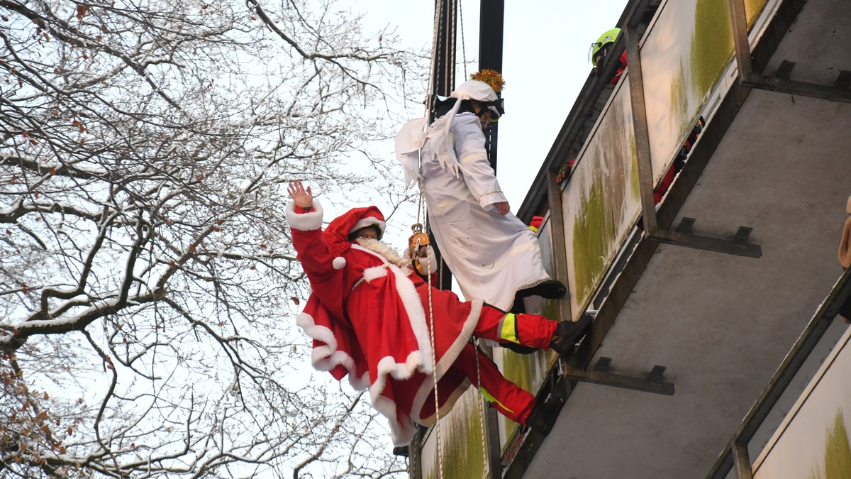 FW-PI: Höhenrettungsgruppe von Feuerwehr und THW Pinneberg überrascht jungen Krankenhauspatienten - Foto: presseportal.de
