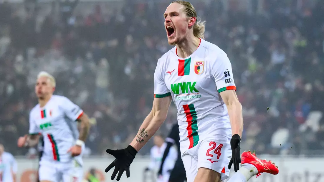 Brachte Augsburg gegen Frankfurt in Führung: Fredrik Jensen. - Bild: Tom Weller/dpa