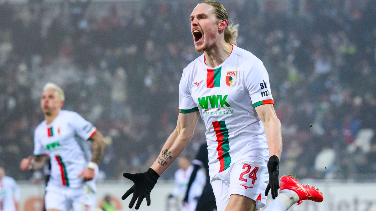 Brachte Augsburg gegen Frankfurt in Führung: Fredrik Jensen. - Foto: Tom Weller/dpa