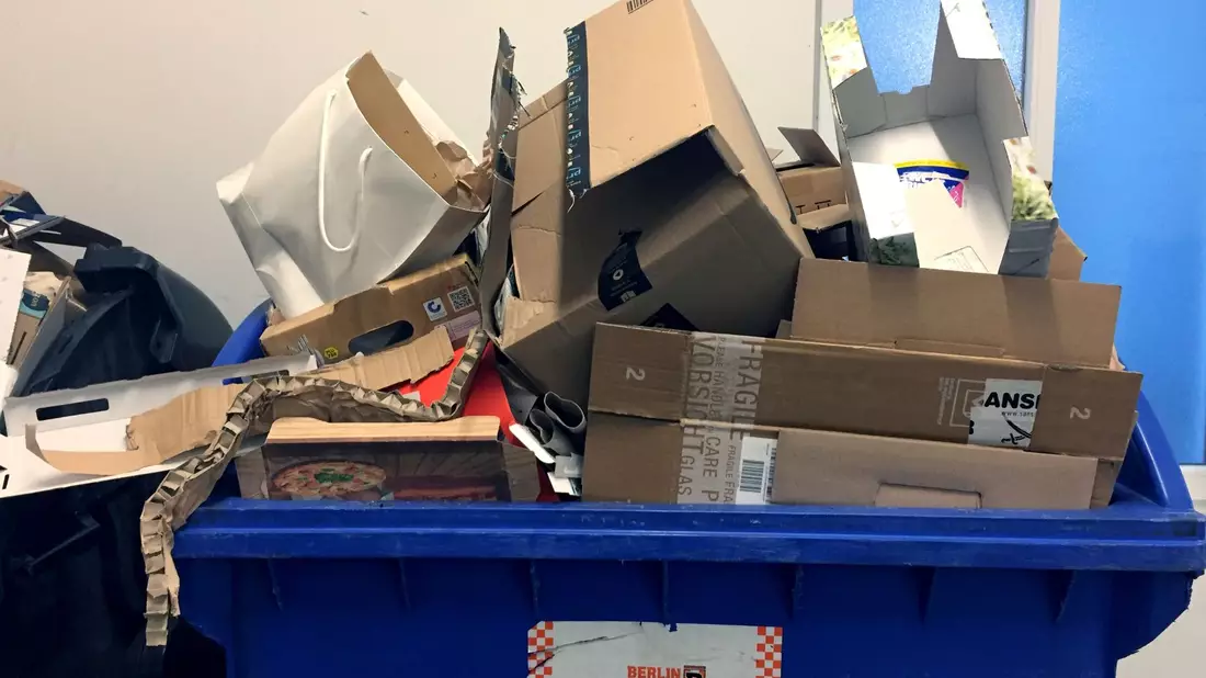 Millionen Tonnen Verpackungsmüll kommen jedes Jahr in deutschen Haushalten zusammen. Um die Feiertage herum ist es besonders viel. - Bild: Alexandra Schuler/dpa