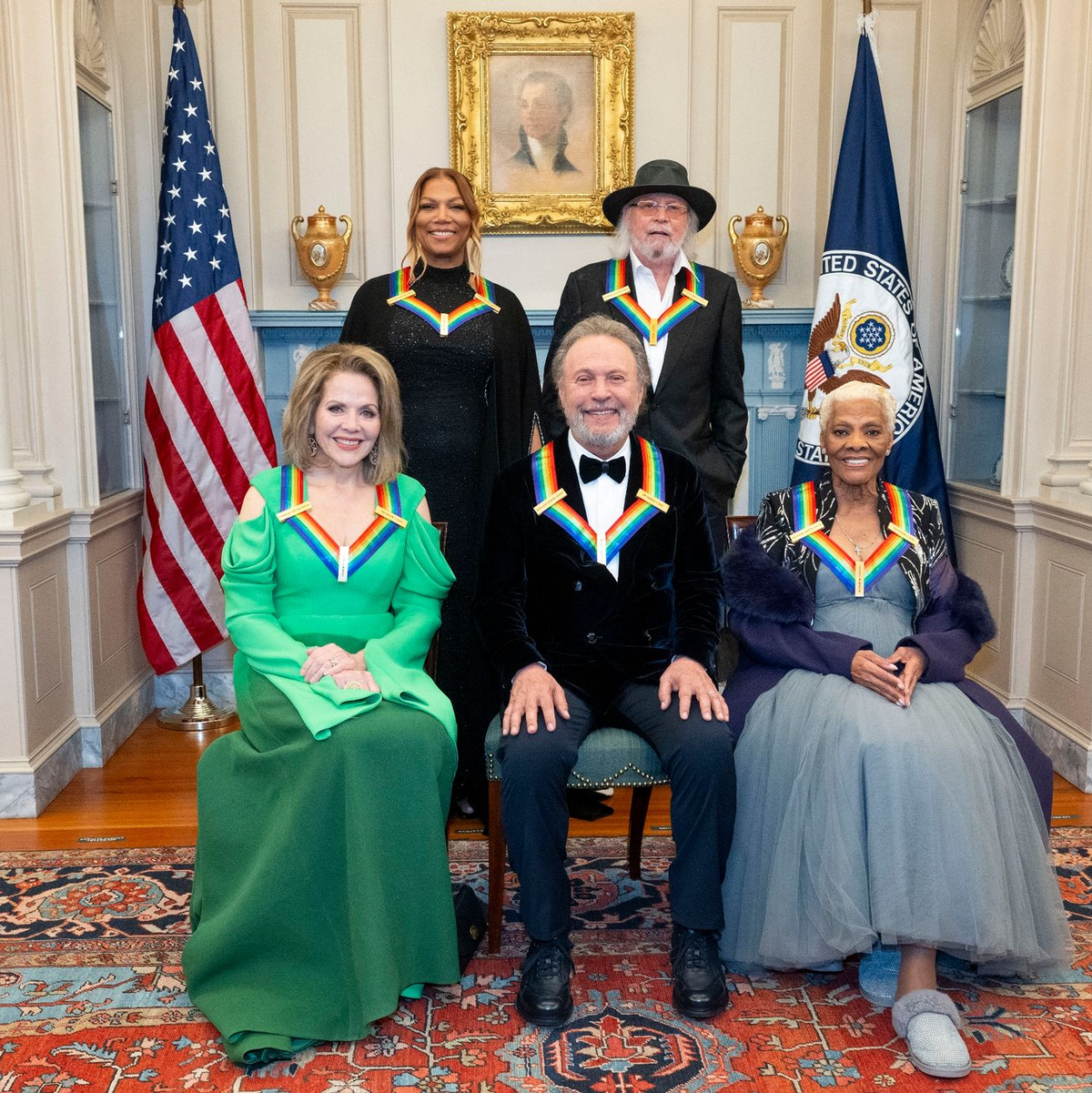 Die Kennedy Center Honorees 2023 Renée Fleming, Queen Latifah, Billy Crystal, Barry Gibb und Dionne Warwick in Washington. - Foto: Kevin Wolf/AP/dpa