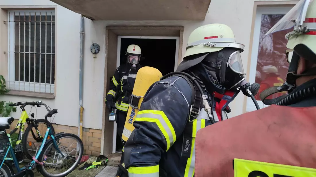 FW Celle: Kellerbrand und Rauchentwicklung - zwei Einsätze gleichzeitig am Vormittag in Celle - Ausgedehnter Kellerbrand bleibt zunächst unentdeckt - Bild: presseportal.de