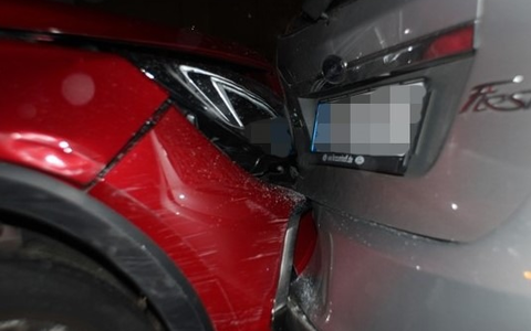 POL-ME: Sekundenschlaf? 84-Jähriger kollidiert mit zwei geparkten Autos - Haan - 2312009 - Foto: presseportal.de