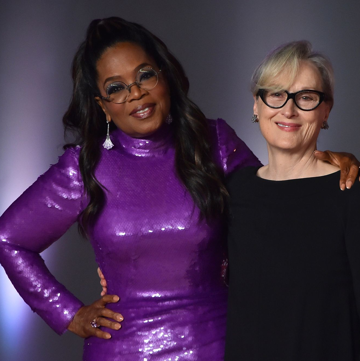 Billie Eilish (l) und ihr Bruder Finneas im Academy Museum of Motion Pictures. - Foto: Jordan Strauss/Invision/AP/dpa