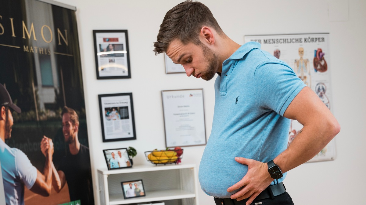 Bauchfett loswerden mit Sit-ups? Das kann nicht funktionieren! - Abnehmcoach Simon Mathis erklärt, warum - Foto: presseportal.de