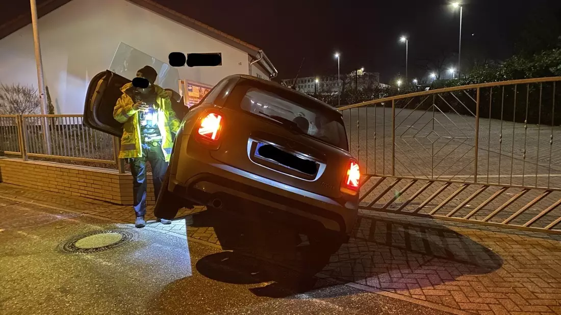 POL-PDLU: Speyer - Alleinunfall mit kurioser Endlage - Bild: presseportal.de