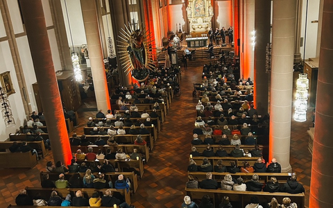 POL-HA: Benefizkonzert des Landespolizeiorchesters in der Marienkirche war ein voller Erfolg - Rund 5.000 Euro für ambulanten Kinder- und Jugendhospizdienst der Caritas gespendet - Foto: presseportal.de