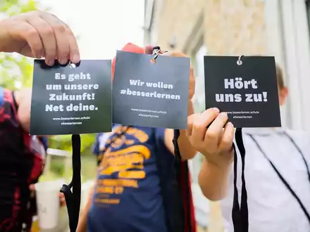 PISA: Was sagen die Schüler? / Kinder und Jugendliche im Bürgerrat fordern bessere Bildung / #besserlernen: bundesweite Aktion an Schulen zum Tag der Bildung - Foto: presseportal.de