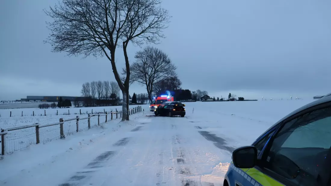 POL-PB: Vorsicht Schneeverwehungen! - Glätteunfall fordert vier Verletzte - Bild: presseportal.de