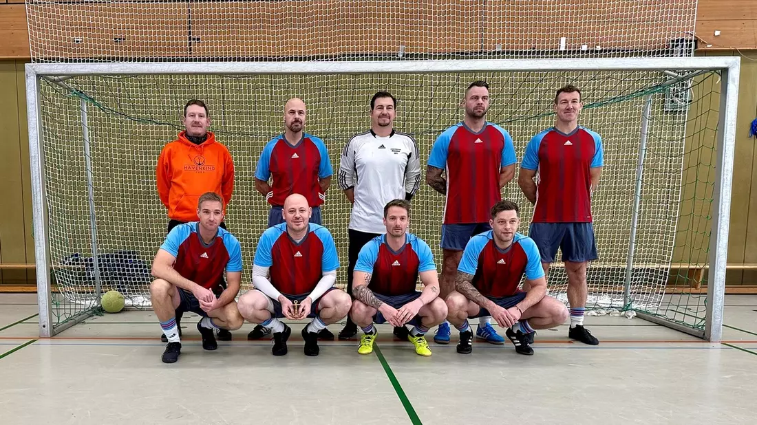 FW Bremerhaven: Feuerwehr Bremerhaven Vizemeister im Hallenfußball - Bild: presseportal.de