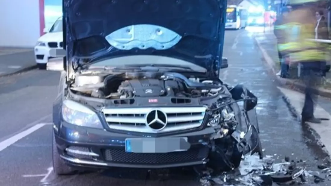 POL-ME: Beifahrerin eines Kraftrads nach Unfall schwer verletzt - Ratingen - 2312015 - Bild: presseportal.de
