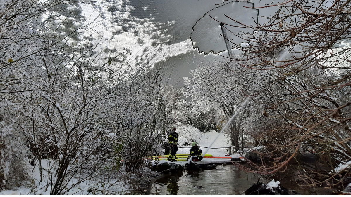 FW-M: Vogelvoliere von Schnee befreit (Harlaching) - Foto: presseportal.de