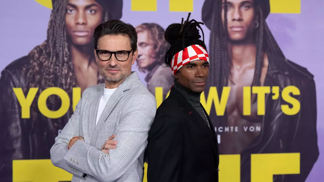 Simon Verhoeven (l) und Fabrice Morvan bei der Premiere von «Girl You Know It's True» in München. - Bild: Sven Hoppe/dpa