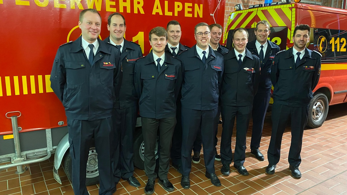 FW Alpen: Jahreshauptversammlung 2023 der Feuerwehr Alpen Einheit Veen 4 Neue Kameraden - Foto: presseportal.de
