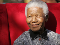 Nelson Mandela war 1994 zum ersten schwarzen Präsidenten Südafrikas gewählt worden. - Foto: picture alliance / dpa