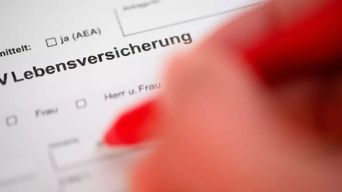 «Der Trend zeigt nach oben» - die Zinsen für Lebensversicherungen dürften in der Breite wieder steigen. - Bild: Jonas Walzberg/dpa