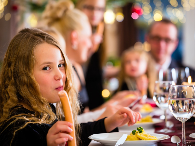 Weihnachten beginnt mit Würstchen und Kartoffelsalat - Foto: presseportal.de