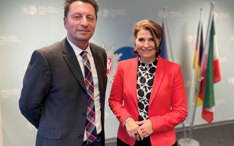 POL-HA: Die Hagener Kriminalpolizei hat einen neuen Leiter - Polizeipräsidentin Ursula Tomahogh stellt Kriminaldirektor Robert Gereci vor - Foto: presseportal.de