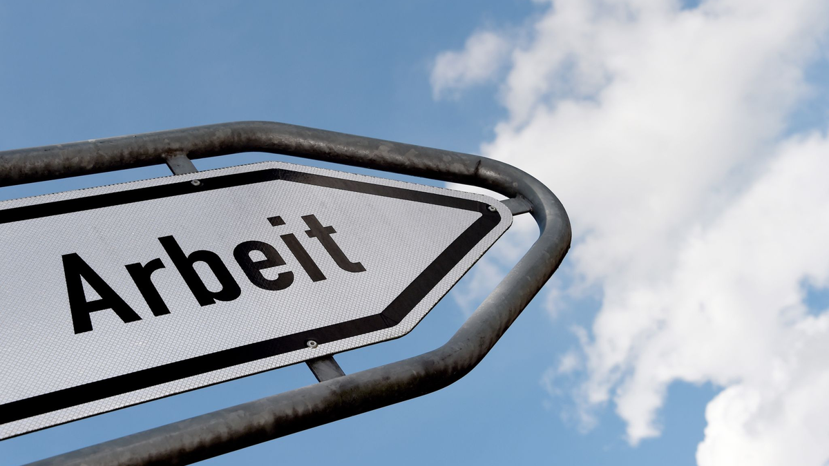 Menschen in Deutschland machen weniger Überstunden und arbeiten häufiger in Teilzeit. - Foto: Carsten Rehder/dpa