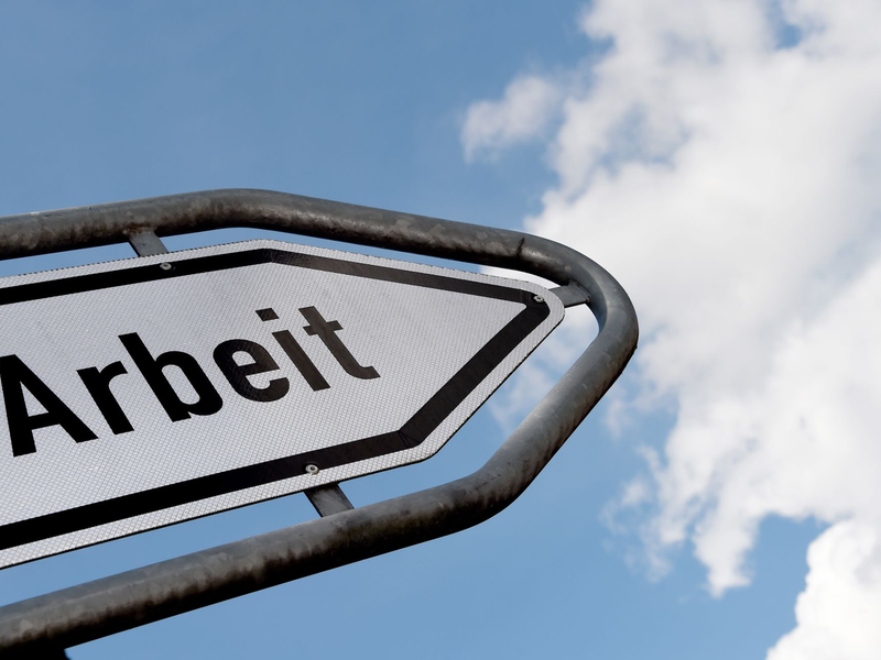 Menschen in Deutschland machen weniger Überstunden und arbeiten häufiger in Teilzeit. - Foto: Carsten Rehder/dpa