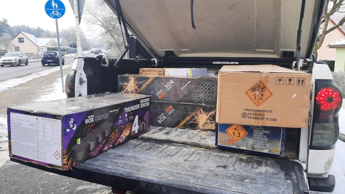BPOLD-B: Verbotene Pyrotechnik bei Grenzkontrollen beschlagnahmt - Foto: presseportal.de