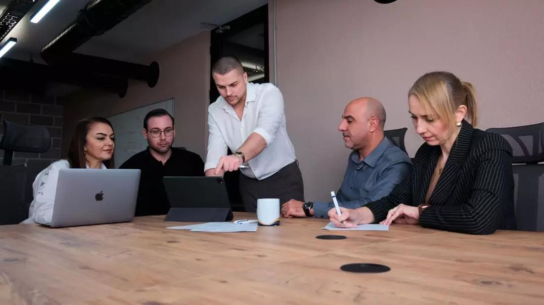 Tom Zovko und Nemanja Mihajlovic von der ZOVKO Consulting GmbH: Videomarketing für den Vertrieb bei Coaches, Beratern und Agenturen - Bild: presseportal.de