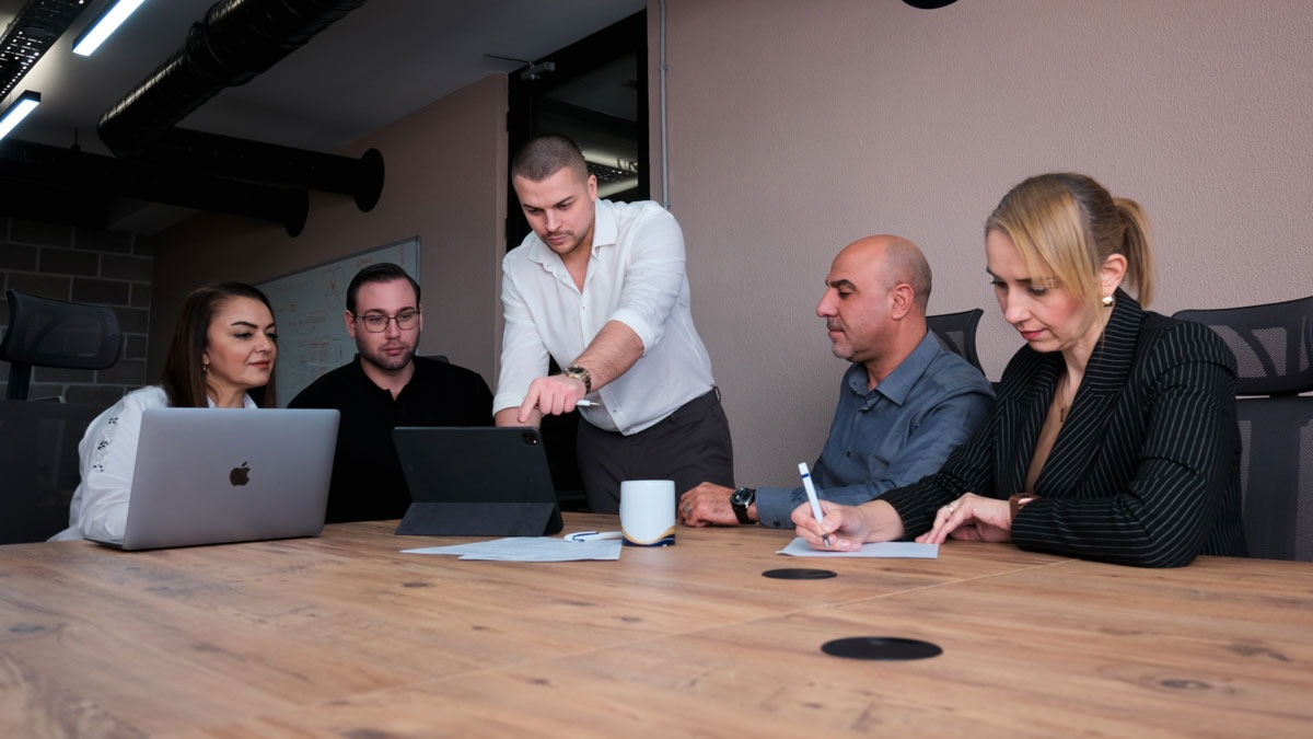 Tom Zovko und Nemanja Mihajlovic von der ZOVKO Consulting GmbH: Videomarketing für den Vertrieb bei Coaches, Beratern und Agenturen - Foto: presseportal.de