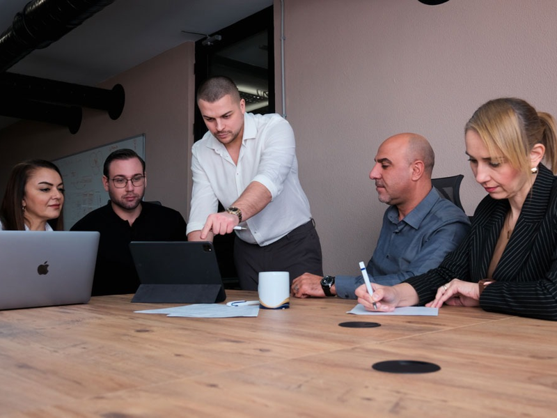 Tom Zovko und Nemanja Mihajlovic von der ZOVKO Consulting GmbH: Videomarketing für den Vertrieb bei Coaches, Beratern und Agenturen - Foto: presseportal.de