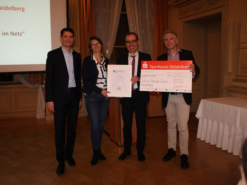POL-MA: Heidelberg: Julius-Springer-Schule erhält den Heidelberger Präventionspreis Thema 2023: Einen wertschätzenden Dialog und die gesellschaftliche Solidarität stärken - Gewalt und Aggression begegnen - Foto: presseportal.de