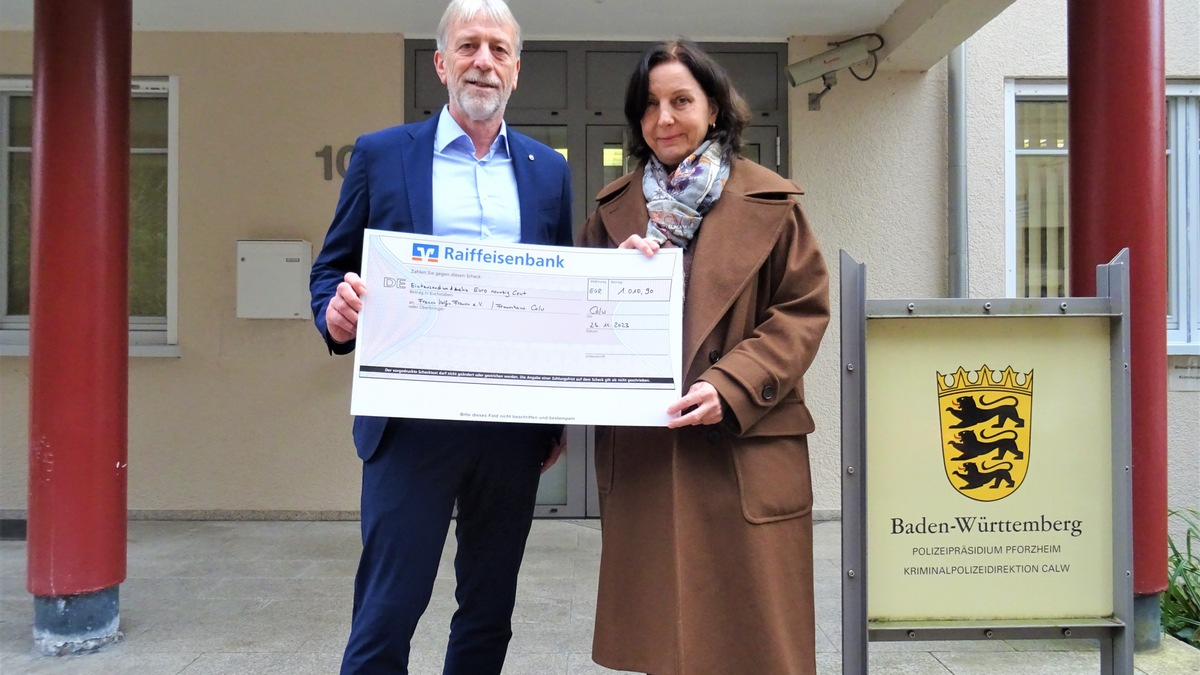 POL-Pforzheim: (CW) Calw - Polizeibeschäftigte spenden für Frauenhaus - Foto: presseportal.de