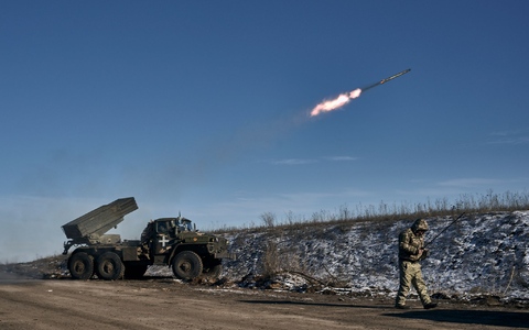 Die Ukraine ist einer Studie zufolge das militarisierteste Land der Welt. - Foto: Libkos/AP/dpa