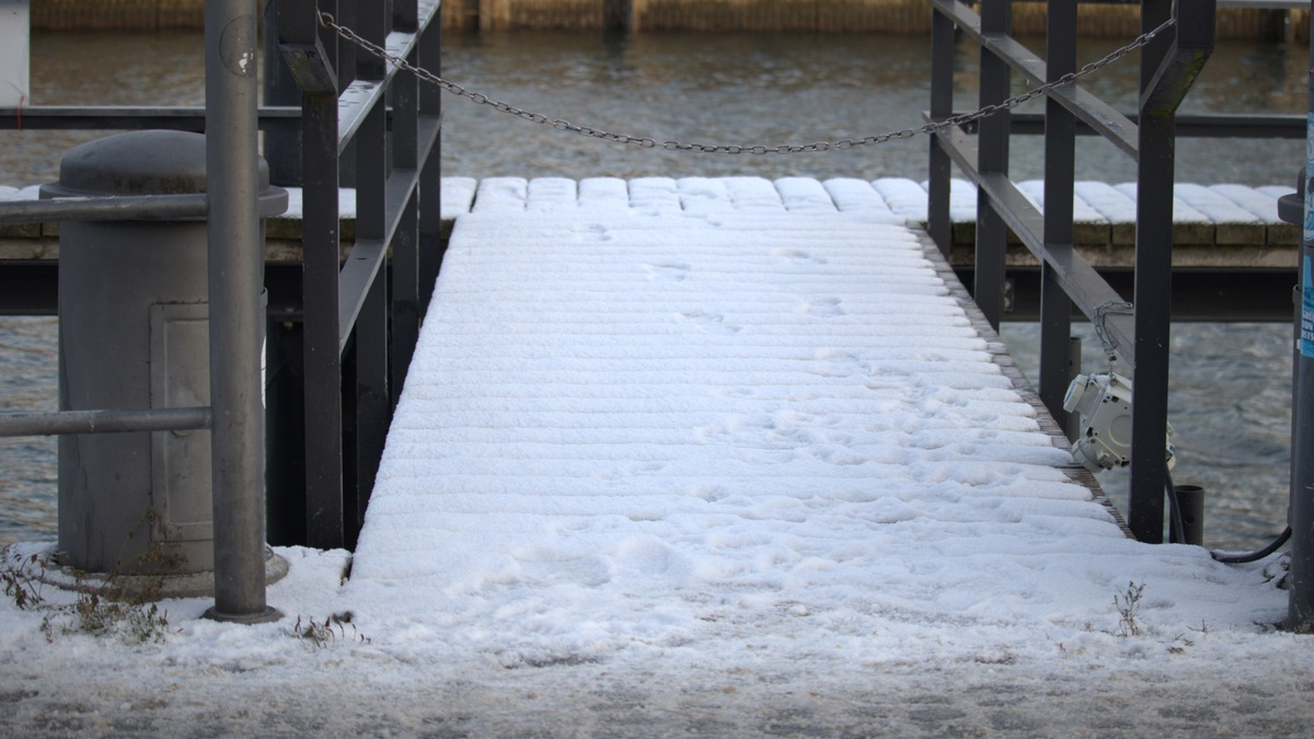 LWSPA M-V: Warnung der Wasserschutzpolizei vor dem Betreten von Eisflächen - Foto: presseportal.de