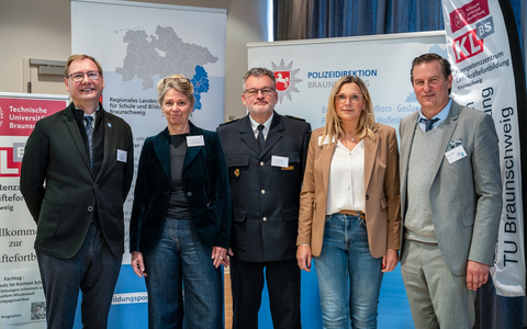 POL-BS: Kinderschutz im Kontext Schule - Grenzverletzungen erkennen und sexuellem Missbrauch entgegenwirken - Foto: presseportal.de