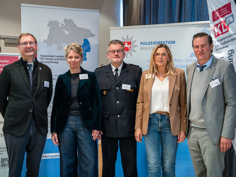 POL-BS: Kinderschutz im Kontext Schule - Grenzverletzungen erkennen und sexuellem Missbrauch entgegenwirken - Foto: presseportal.de