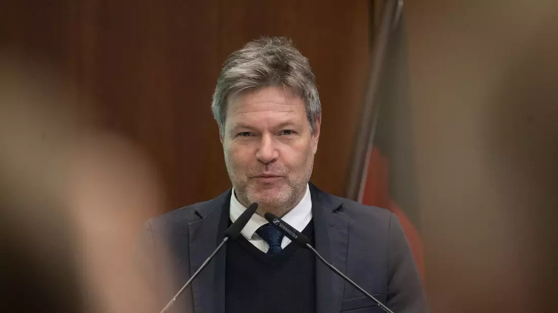 Bundeswirtschaftsminister Robert Habeck (Bündnis 90/Die Grünen) wurde Opfer eines Fake-Anrufs. - Bild: Sebastian Christoph Gollnow/dpa