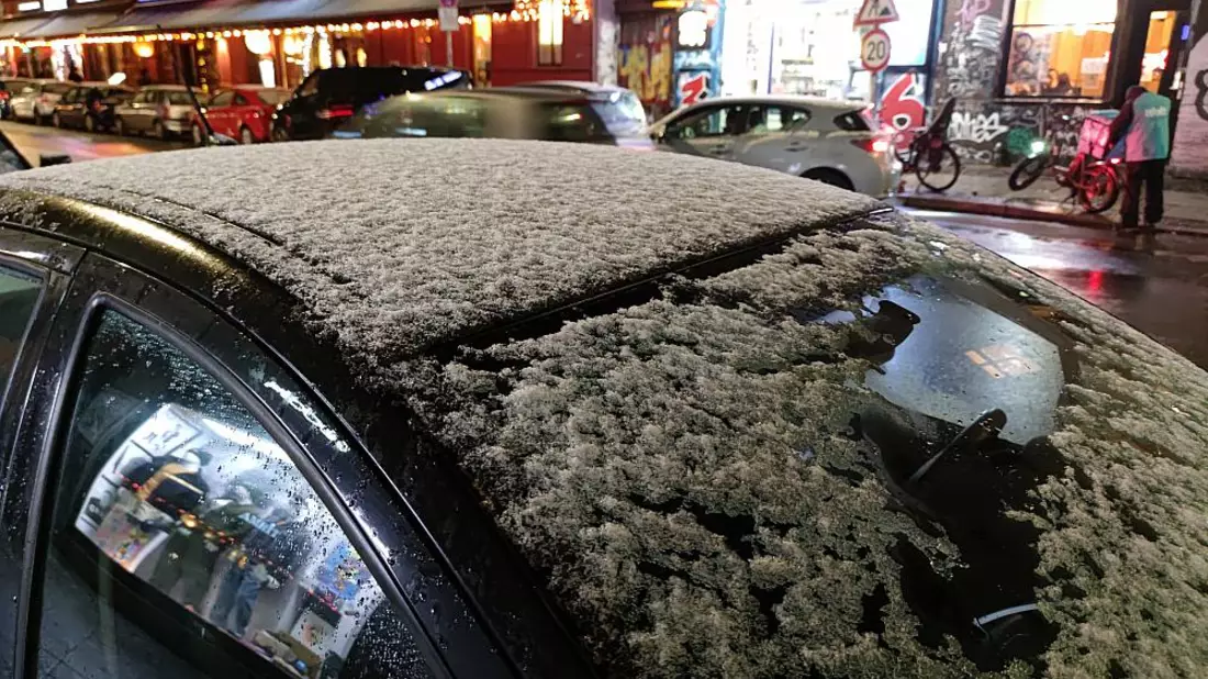 Schnee auf Autodach (Archiv) - Bild: über dts Nachrichtenagentur
