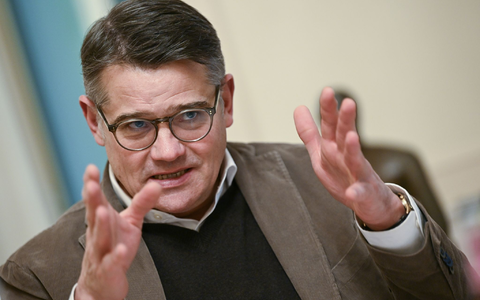 «Meine Lebenserfahrung, meine politische Erfahrung zeigt, dass es nichts Schlimmeres gibt, als in eine Koalition zu gehen, nachdem man den Partner davor unterworfen hat», sagt Boris Rhein (CDU). - Foto: Arne Dedert/dpa