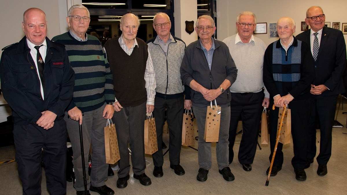 FF Goch: Ehrenabteilung traf sich zur Adventsfeier - Foto: presseportal.de