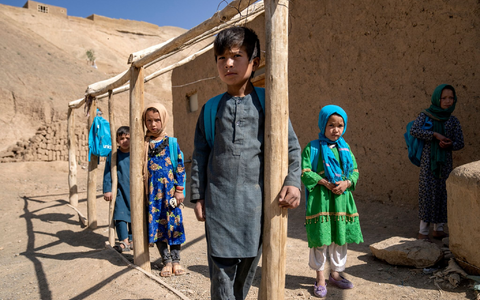 Schüler einer zweiten Klasse in Bamiyan. - Foto: Ebrahim Noroozi/AP