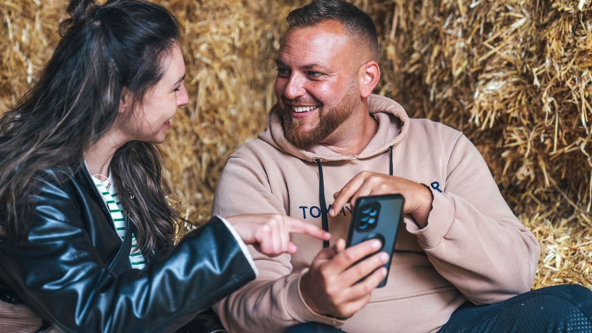 „Past Forward“ vom MDR: „Swipen, Liken, Matchen – Ist Dating heute einfacher?“ - Foto: presseportal.de