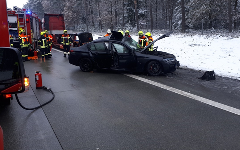 FW-ROW: Mehrere Unfälle auf der Autobahn - Feuerwehr wird zur Unfallstelle mit eingeklemmter Person alarmiert - Foto: presseportal.de