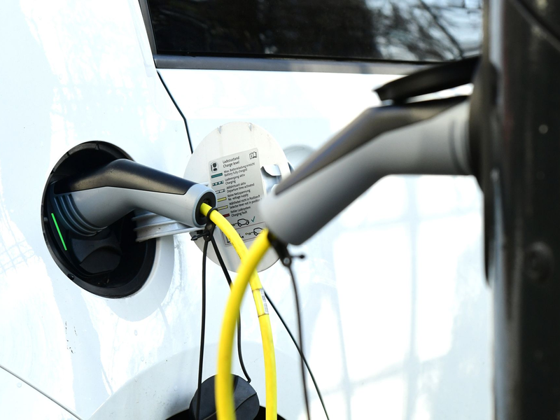 Werden Elektroautos weiterhin von Brexit-Zöllen ausgenommen? Britische und kontinentale Autohersteller wären sonst künftig davon betroffen. - Foto: Ian West/PA Wire/dpa