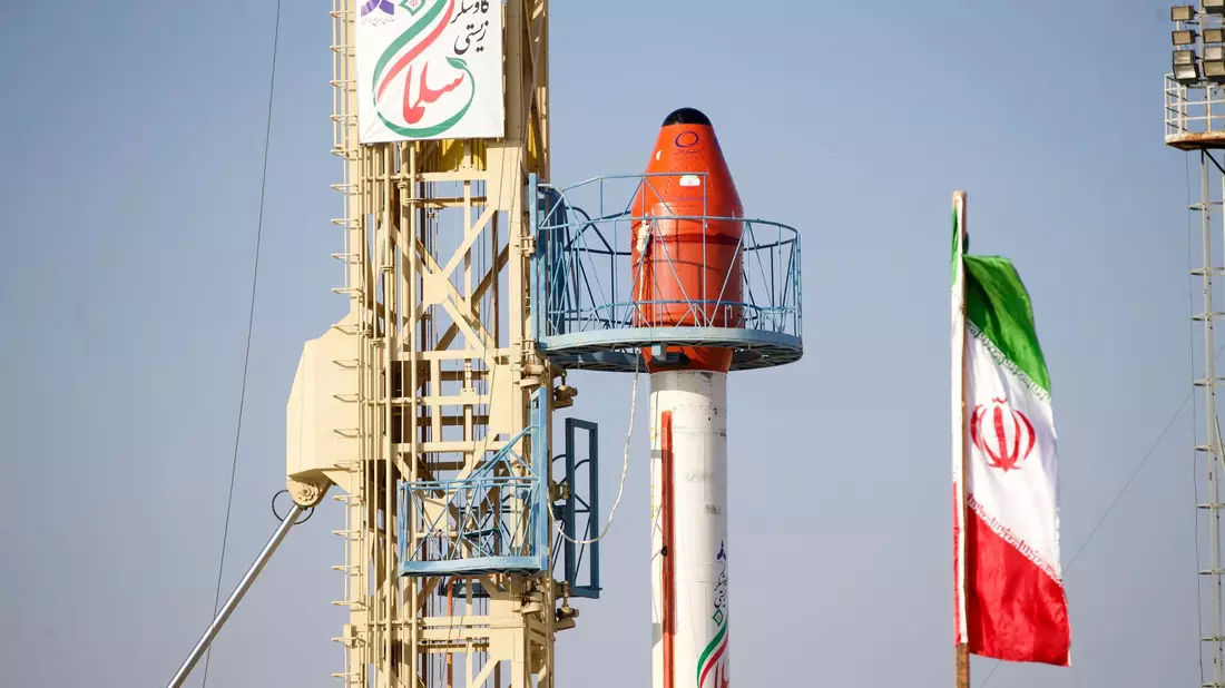 Wann die Islamische Republik mit der neuen Technologie Menschen ins All befördern will, ist unklar. - Bild: Iranian Defense Ministry/AP/dpa
