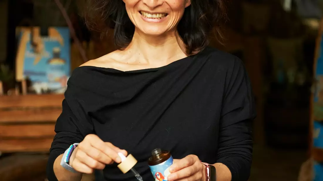 Gin-Weltmeister von Hamburg-Zanzibar entwickeln Weltneuheit: KOYi Dropping Gin - Mindful Drinking mit Pipette - Bild: presseportal.de