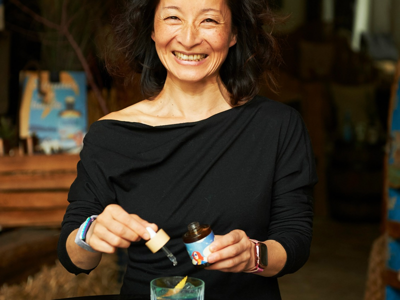 Gin-Weltmeister von Hamburg-Zanzibar entwickeln Weltneuheit: KOYi Dropping Gin - Mindful Drinking mit Pipette - Foto: presseportal.de