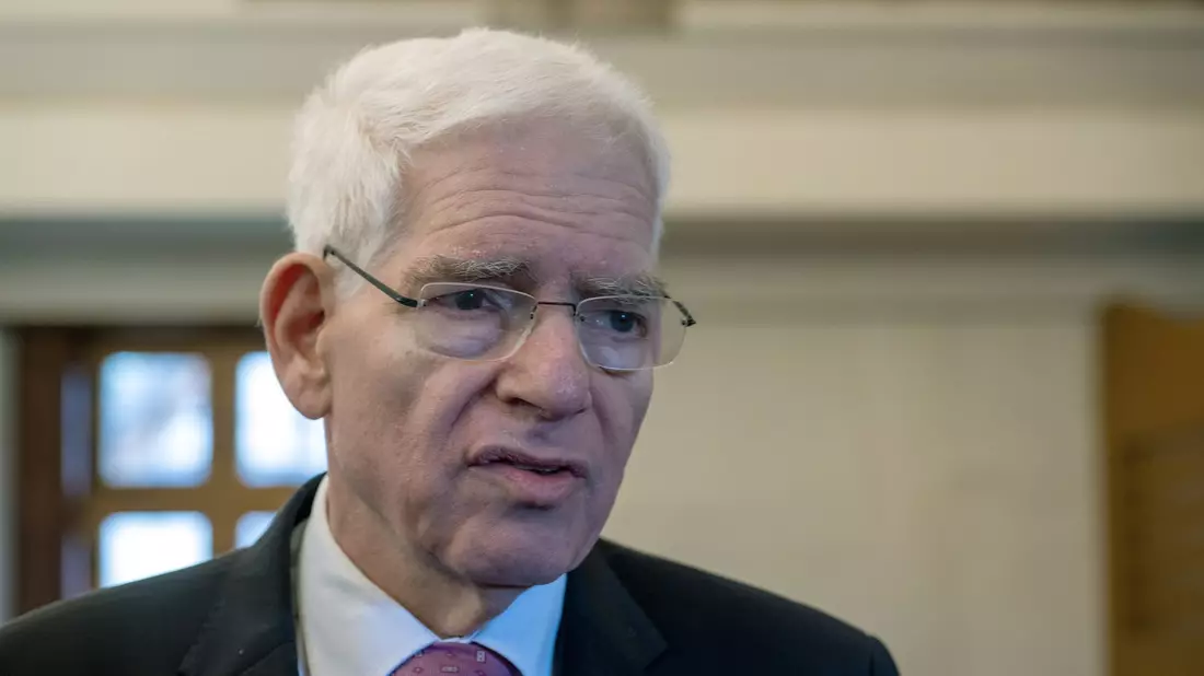 «Das sind erschütternde Berichte», sagt Zentralratspräsident Josef Schuster. - Bild: Pia Bayer/dpa