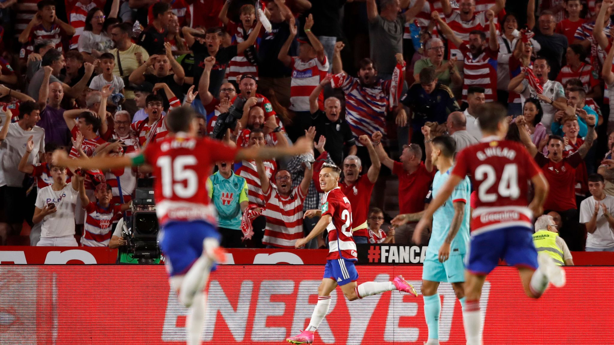 Bryan Zaragoza (M) steht noch beim FC Granada unter Vertrag. - Foto: Fermin Rodriguez/AP/dpa